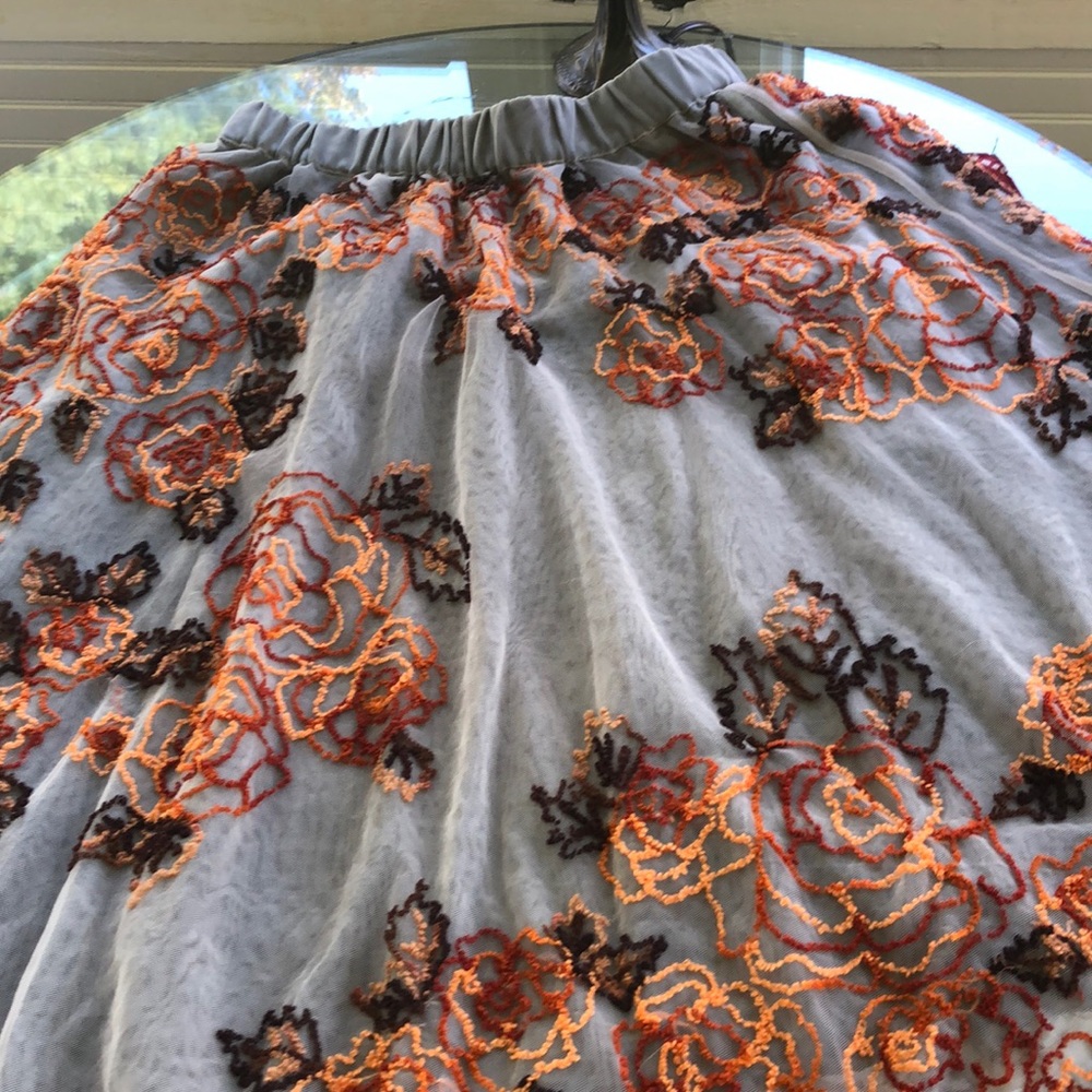 Beautiful tulle fabric with gorgeous fall colors!